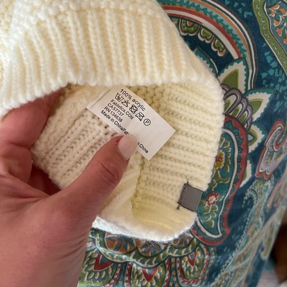 Fabletics Beanie - Picture 4 of 5